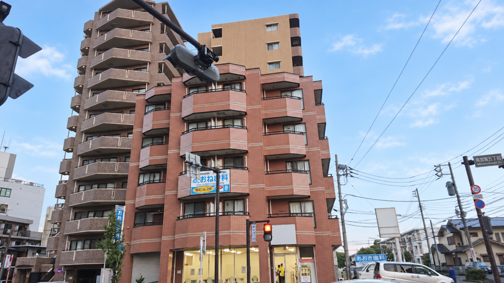 厚木市マンション外壁塗装・屋上防水工事｜劣化外壁と屋上を改善し雨漏れ対策と耐久性向上