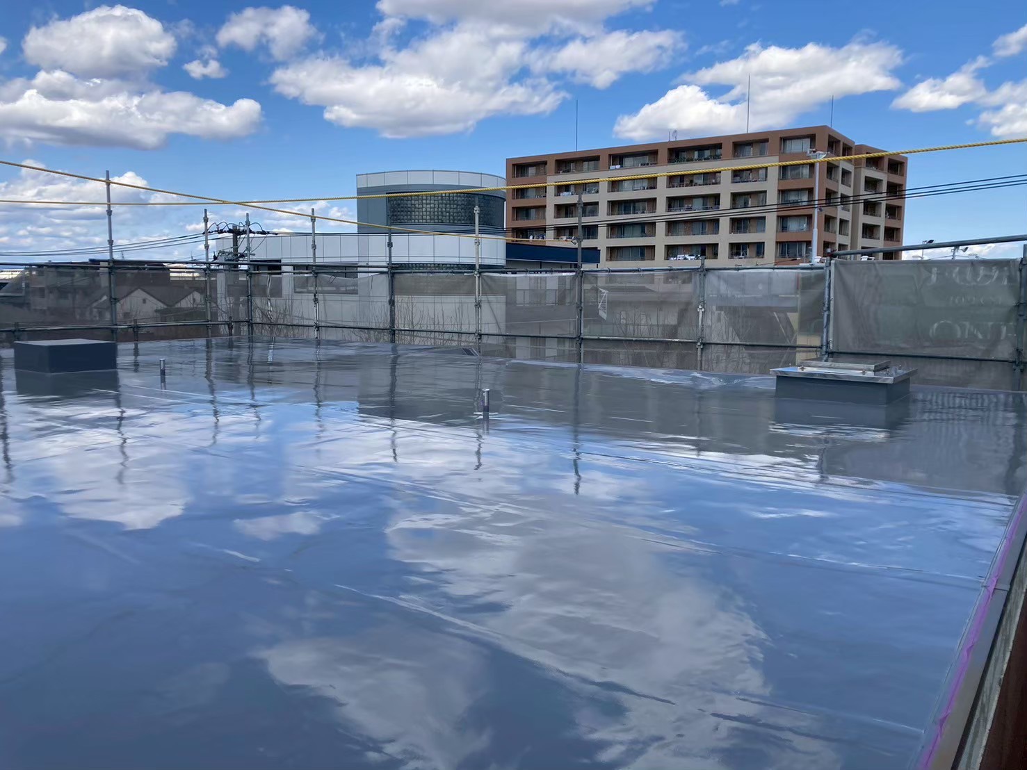 厚木市マンション屋上防水工事｜劣化屋上を改善し雨漏れ対策と耐久性向上