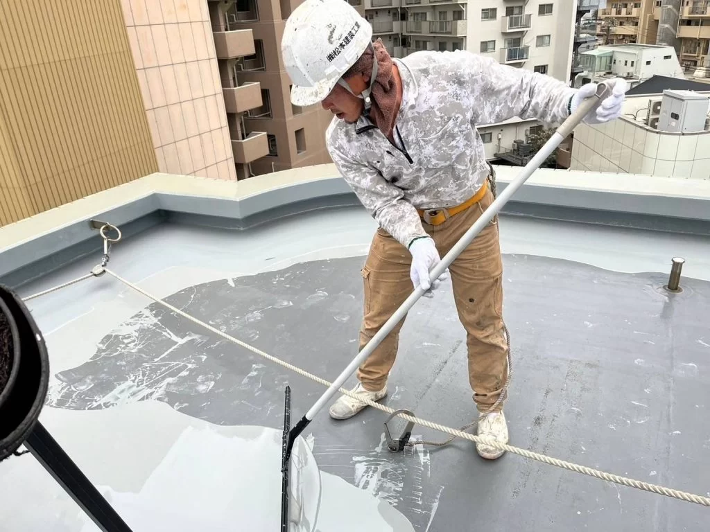 平塚市で雨漏り修理をお考えの方へ｜原因と防水工事の選び方・費用の目安