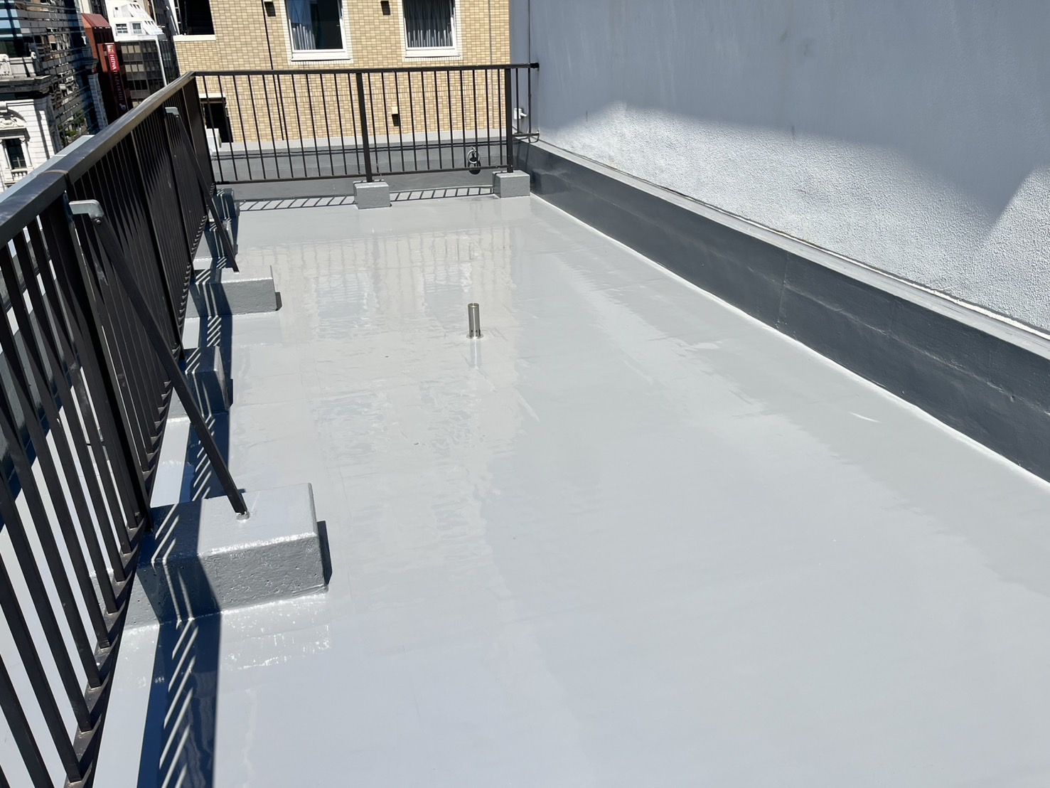 藤沢市の屋上防水工事｜雨漏れを通気緩衝工法で解決した施工事例