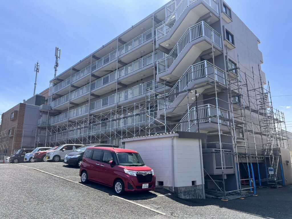 川崎市でマンション大規模修繕の見積もり金額に差が出る理由｜管理組合が知っておきたいポイント